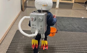 en person i et plagg