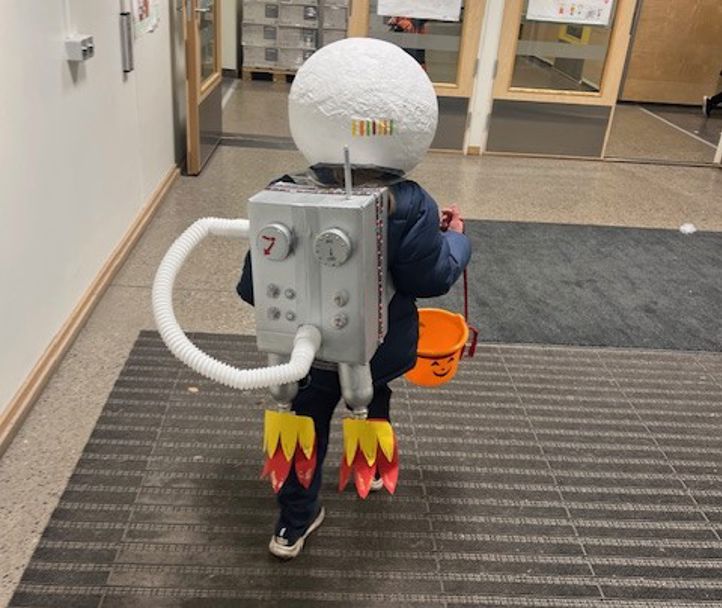 en person i et plagg