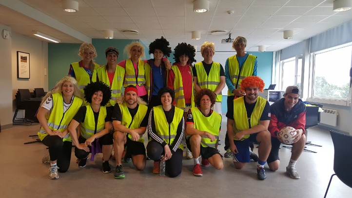 Fotballkamp mellom 7.trinn og lærerne Fotballkamp mellom 7.trinn og lærerne